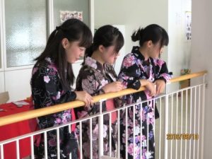 浴衣姿の茶道部員